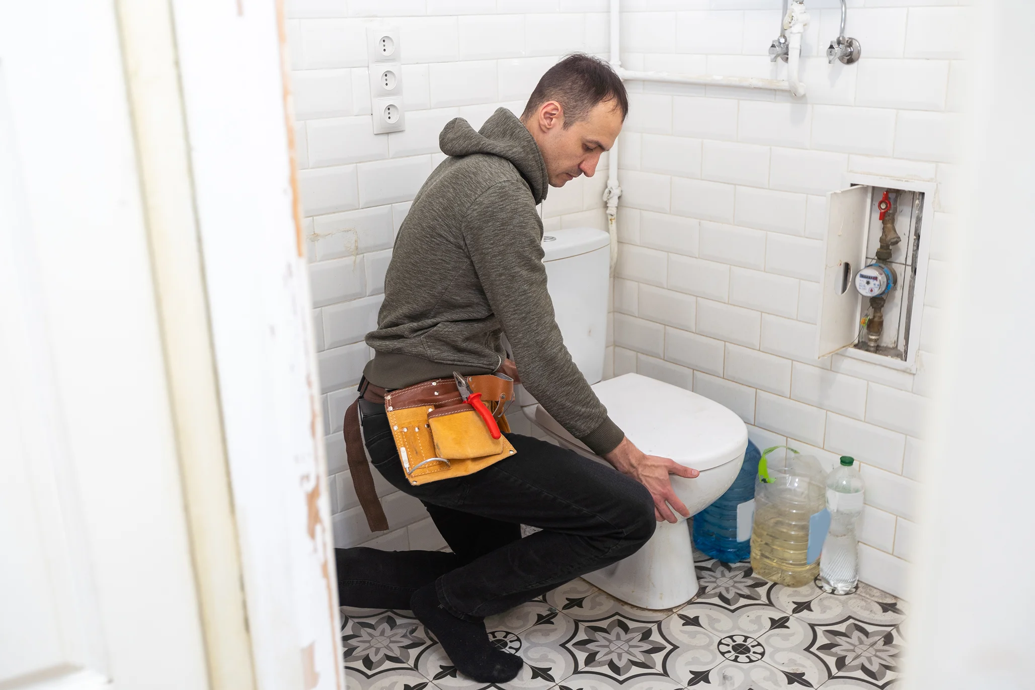 plumber repairing a toilet cistern photo